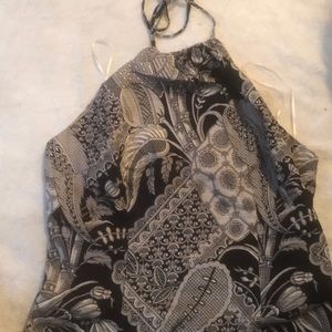 Cute black top that exposes your back